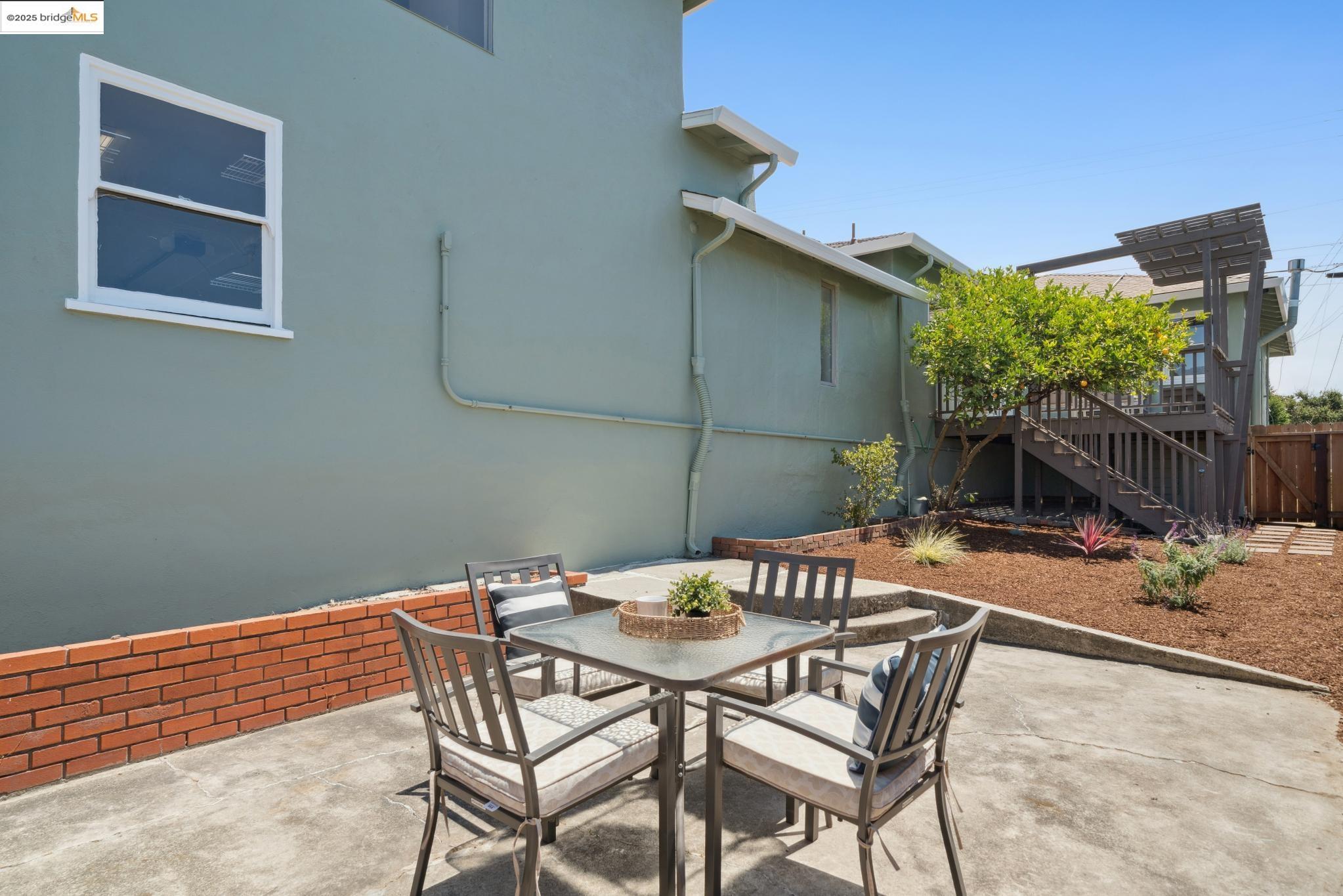1601 Navellier St