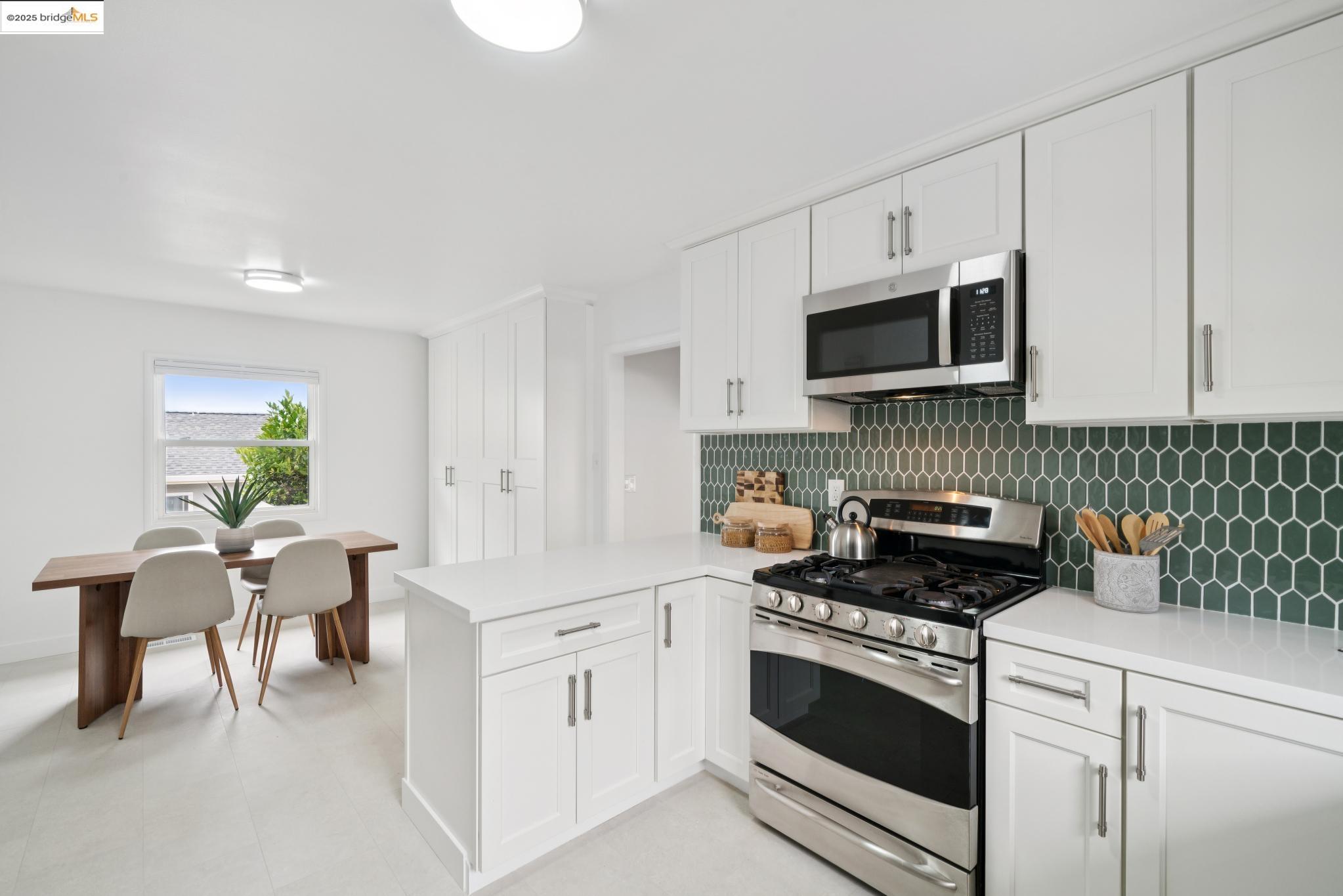 1601 Navellier St