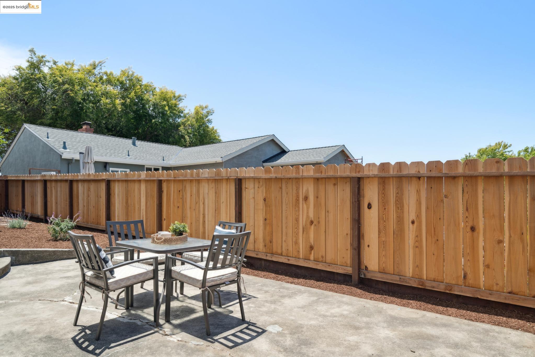 1601 Navellier St