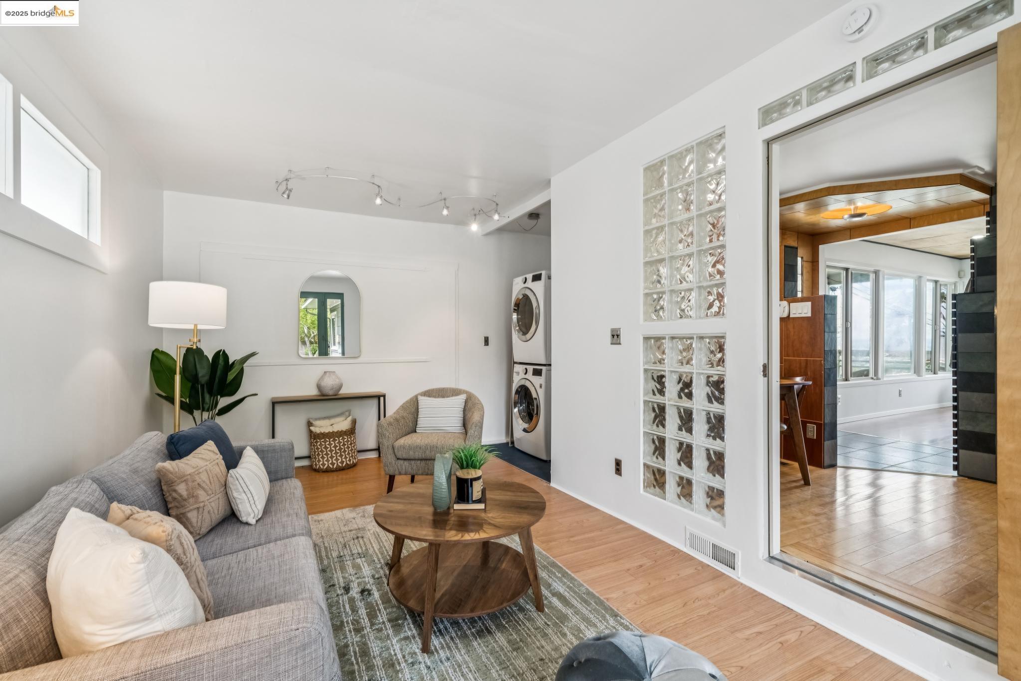 6545 Alta Vista Dr