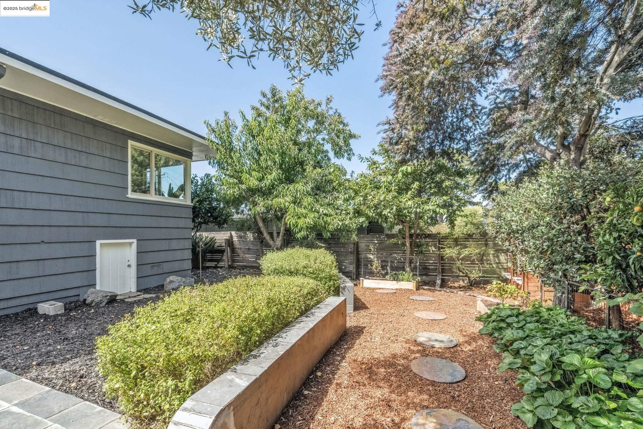 6545 Alta Vista Dr
