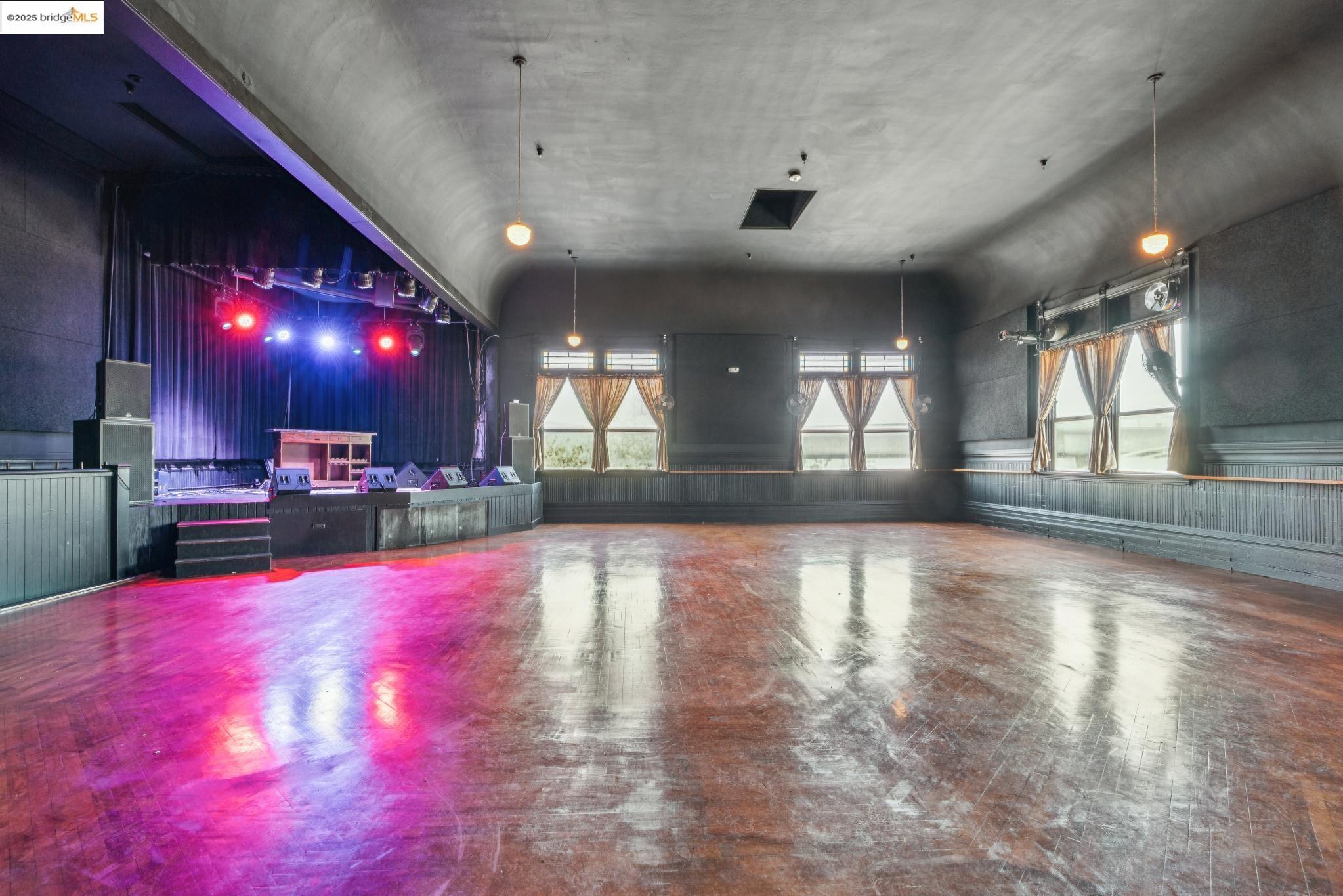 645 W Grand Ave