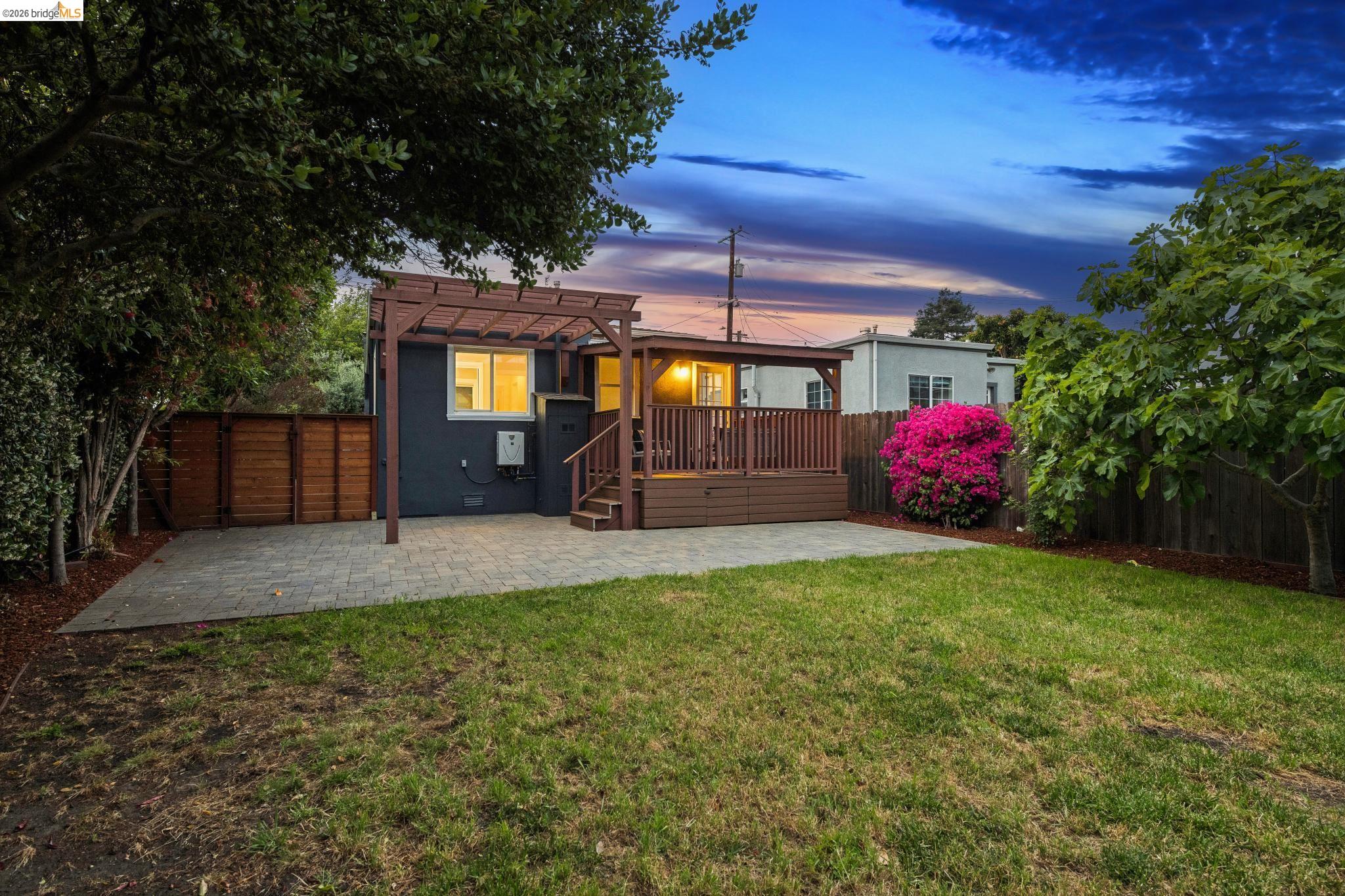 1108 Dwight Way