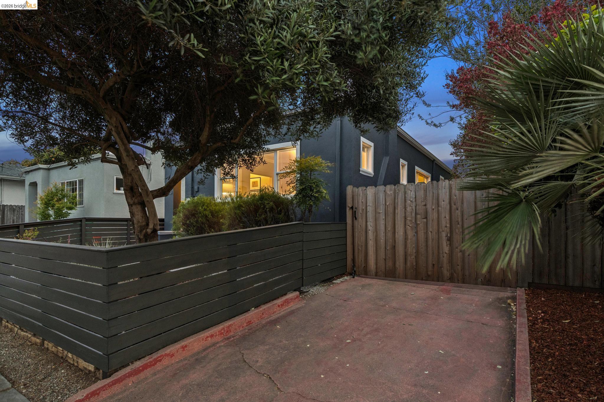 1108 Dwight Way