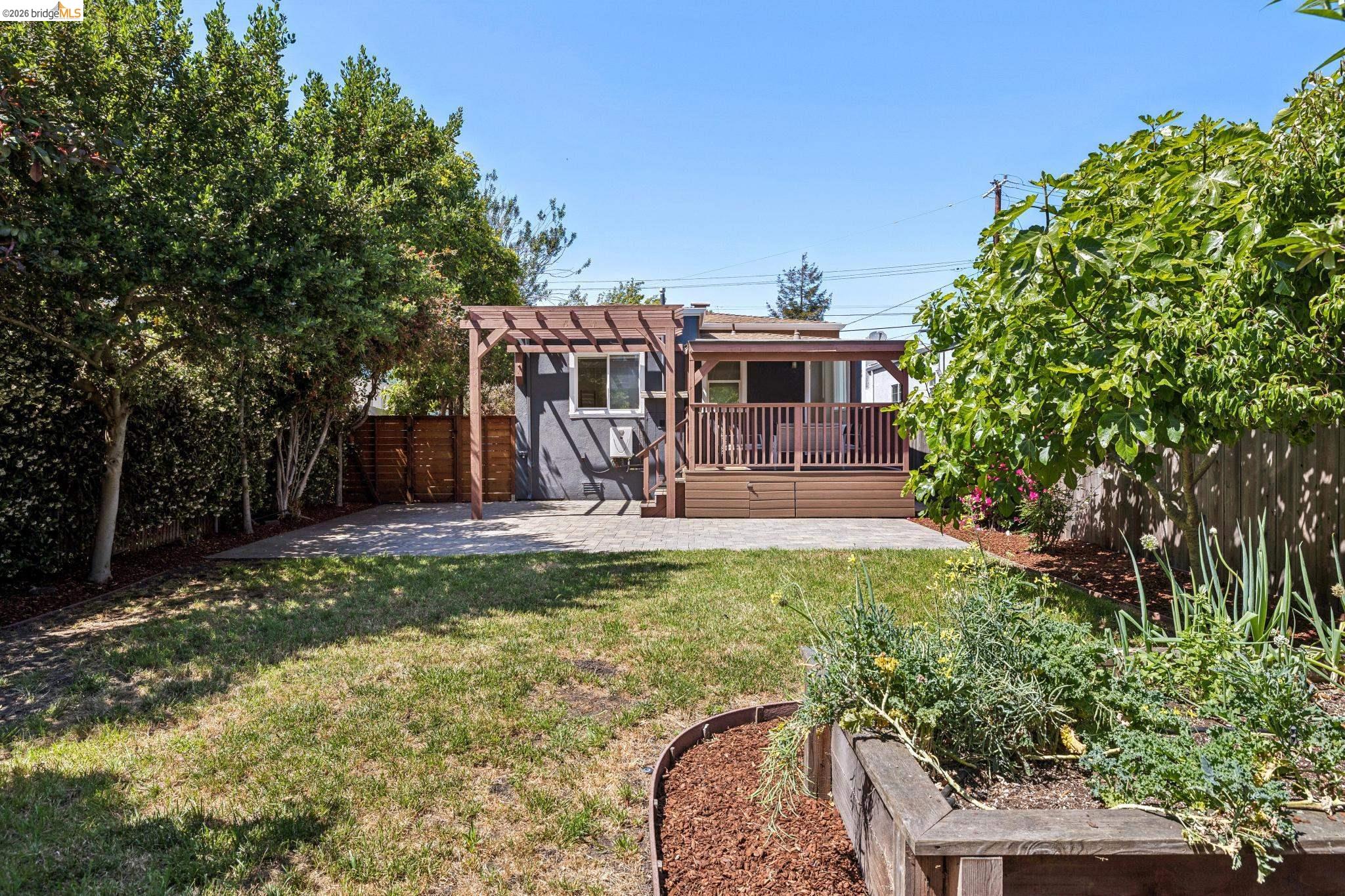1108 Dwight Way