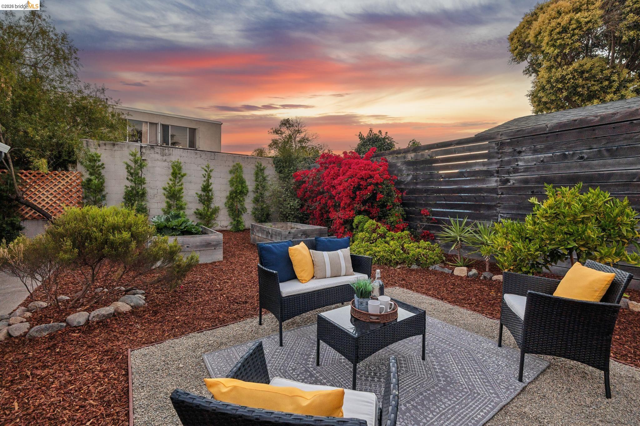 551 Richmond St