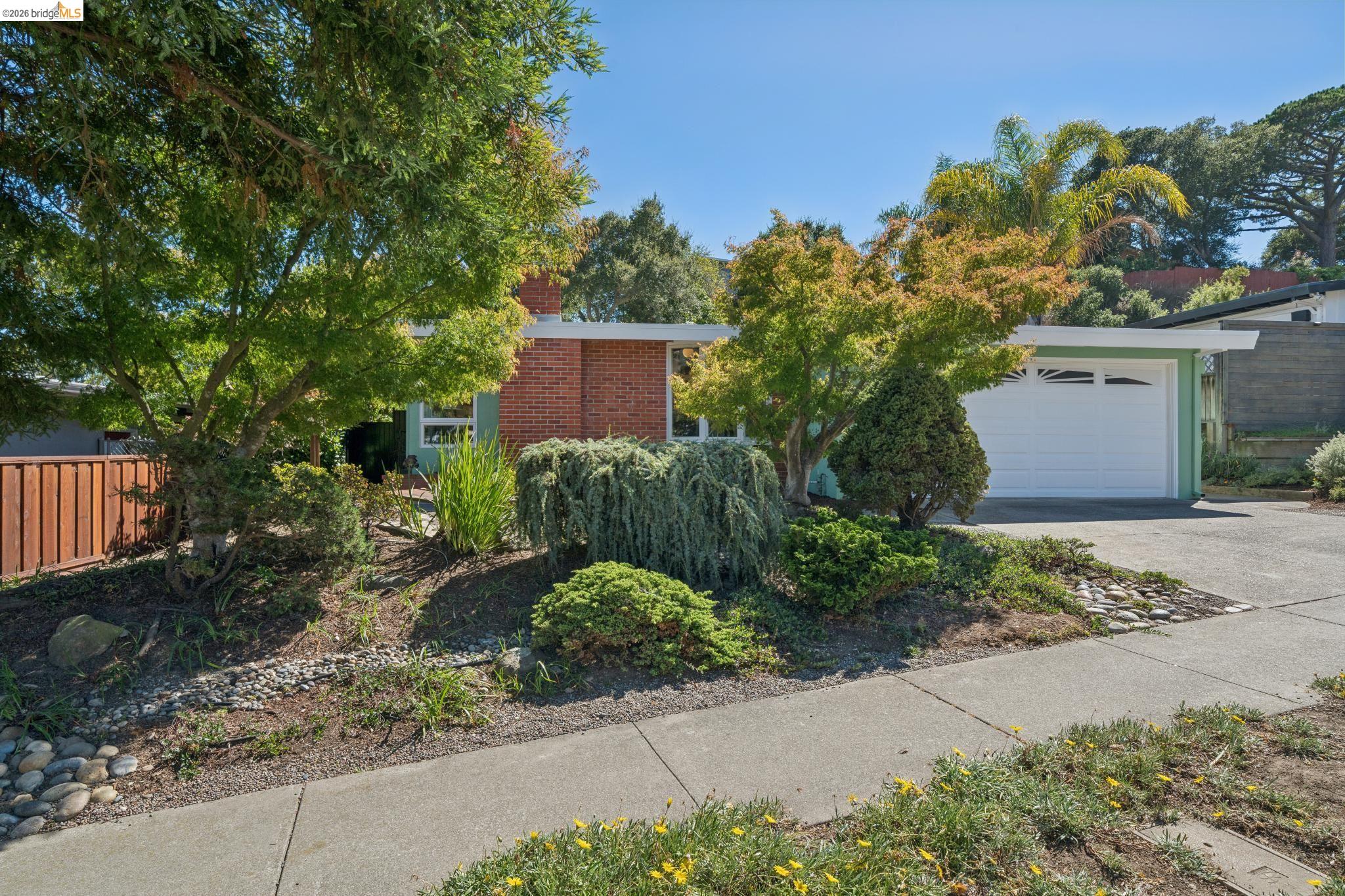 7811 Potrero Ave