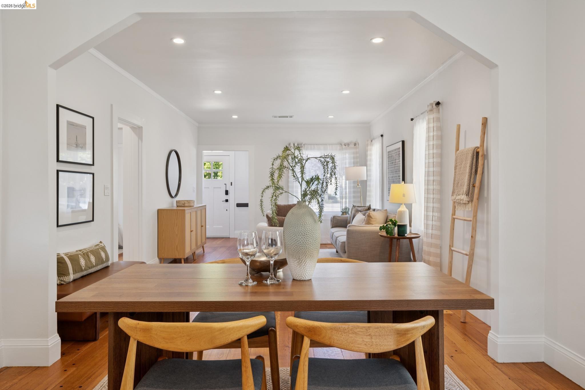 1038 Ramona Ave