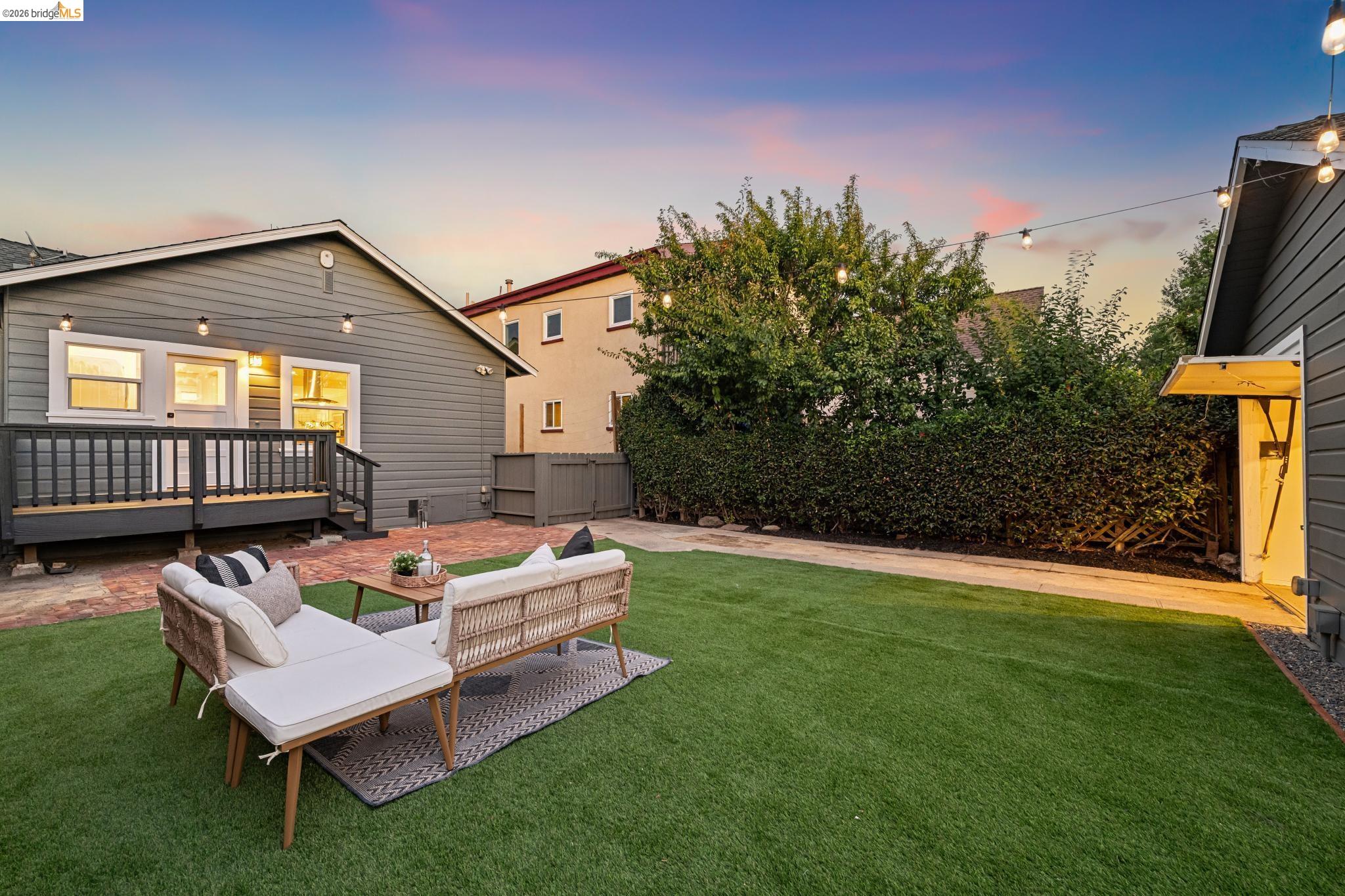 1038 Ramona Ave