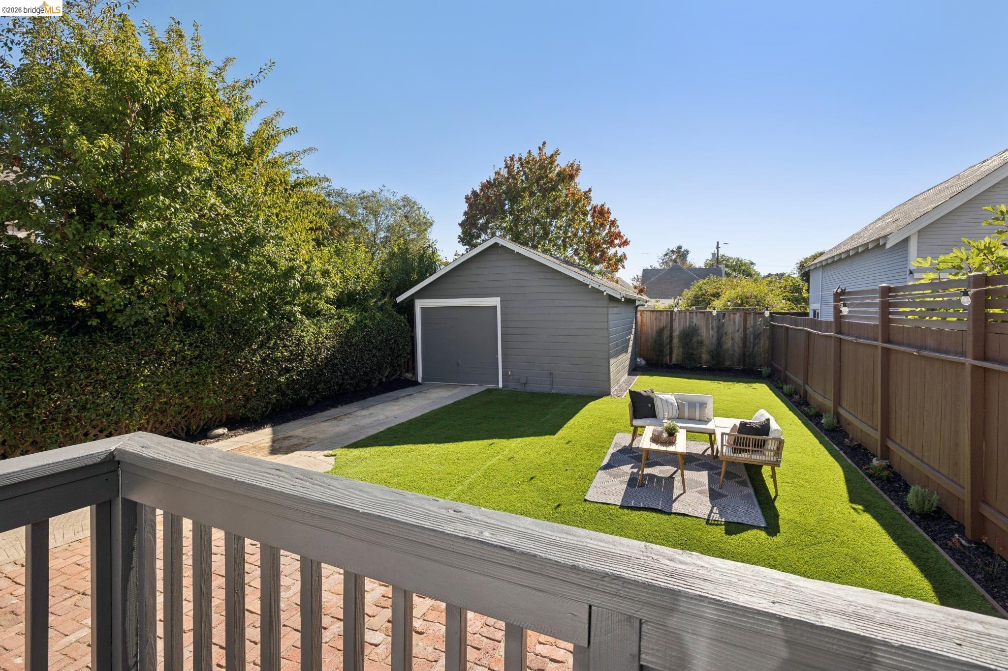 1038 Ramona Ave