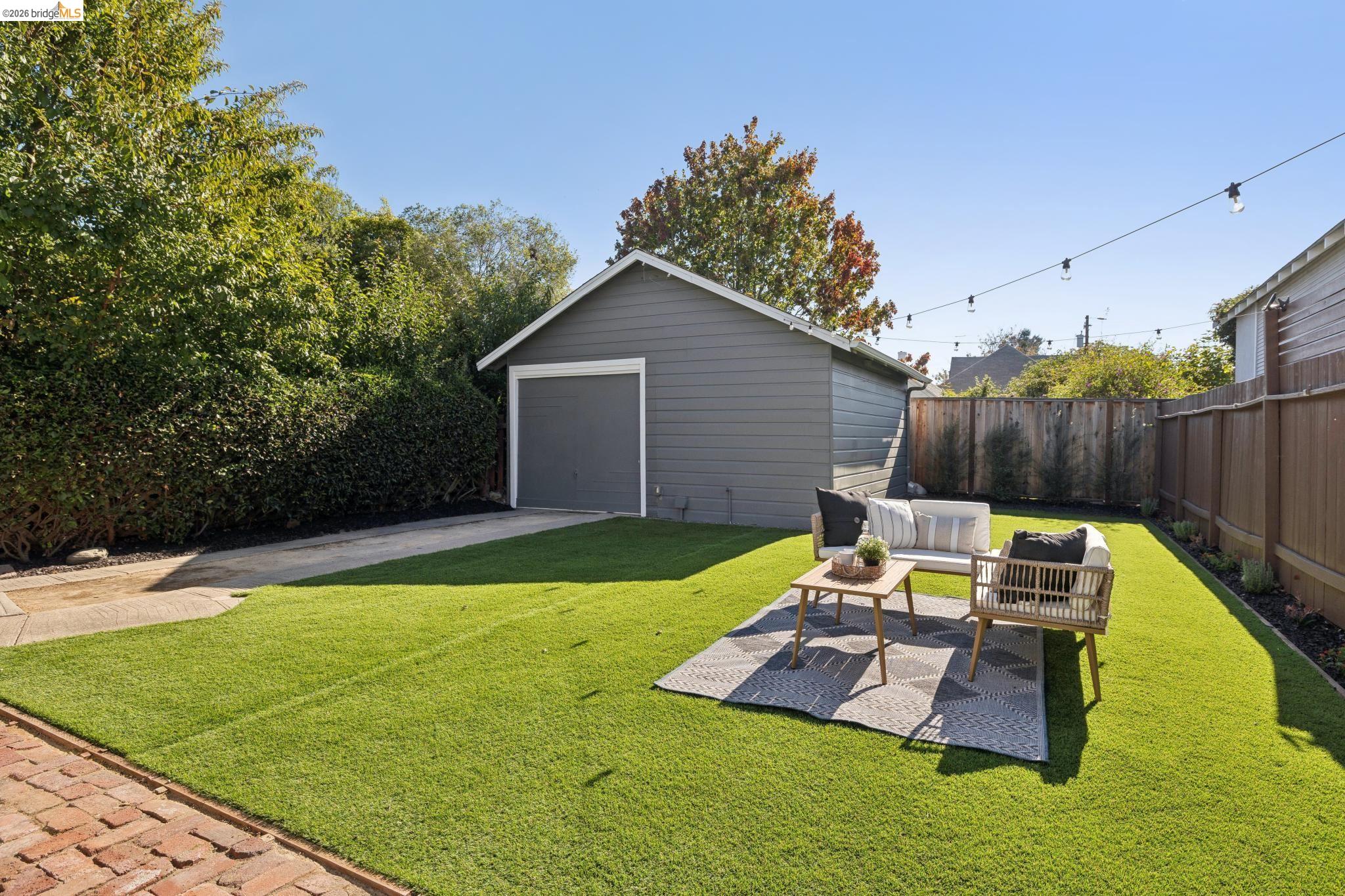 1038 Ramona Ave