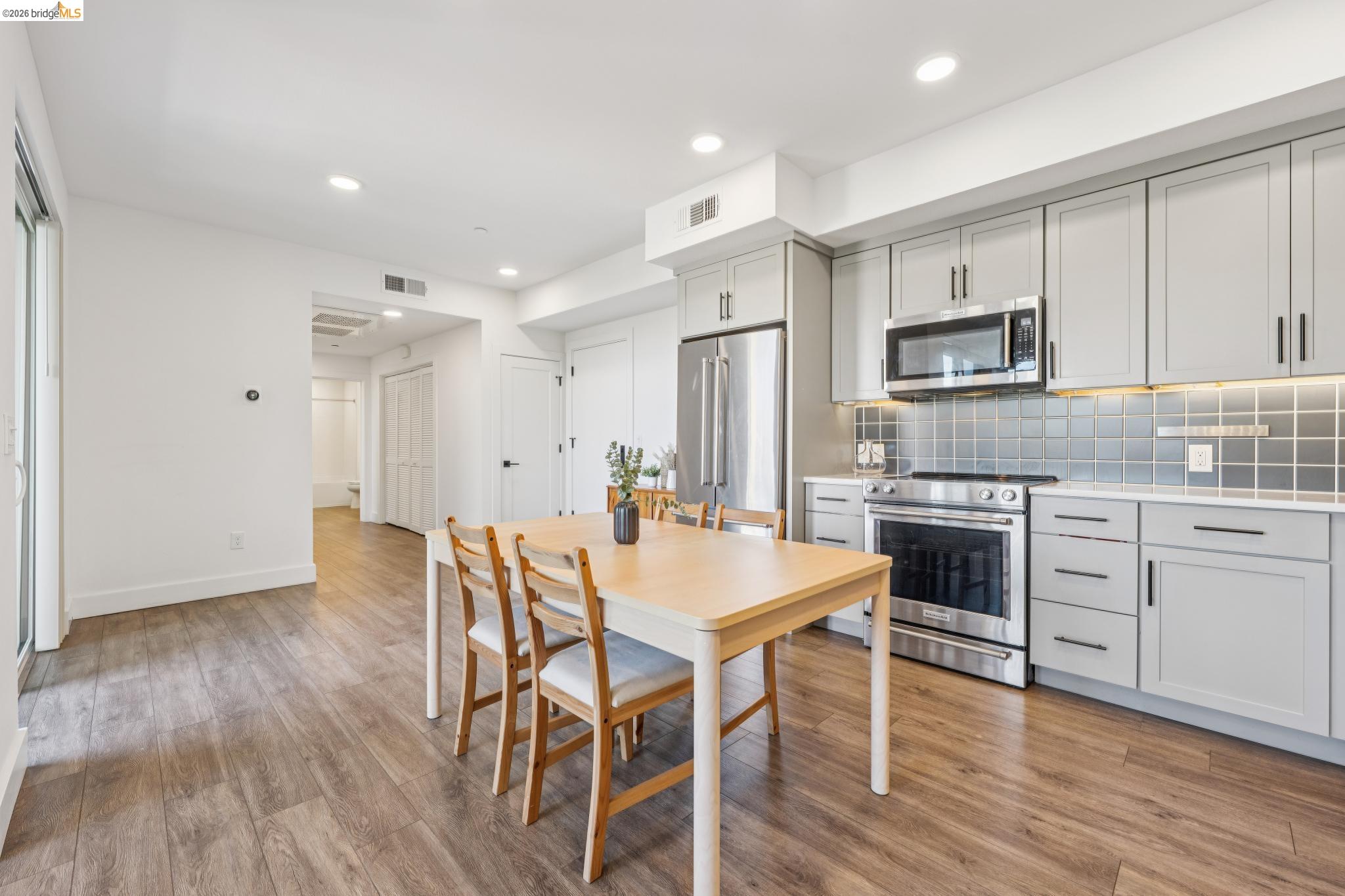 10300 San Pablo Ave # 203