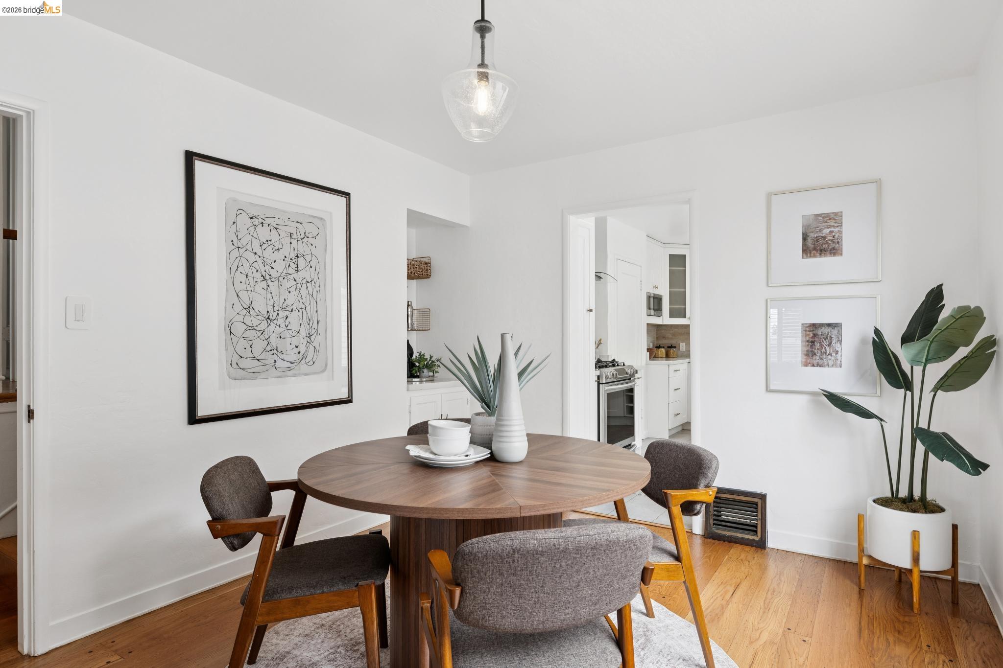 3530 Victor Ave