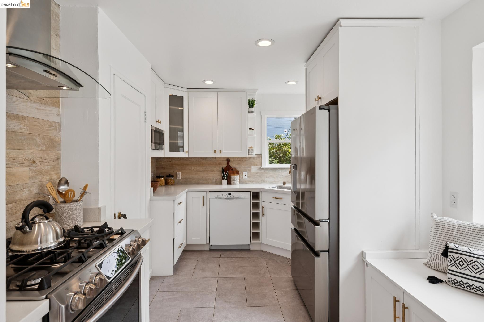 3530 Victor Ave