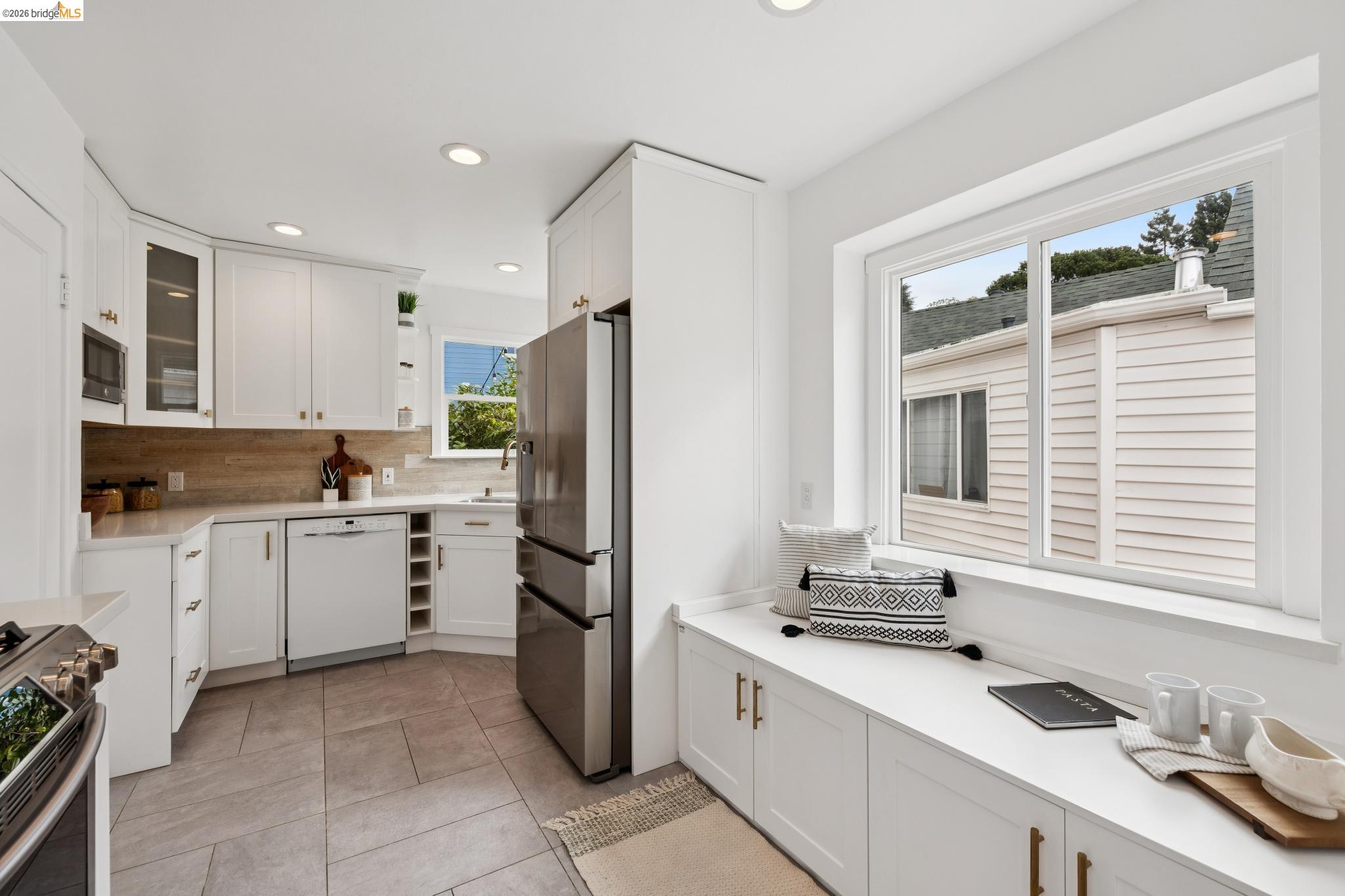 3530 Victor Ave