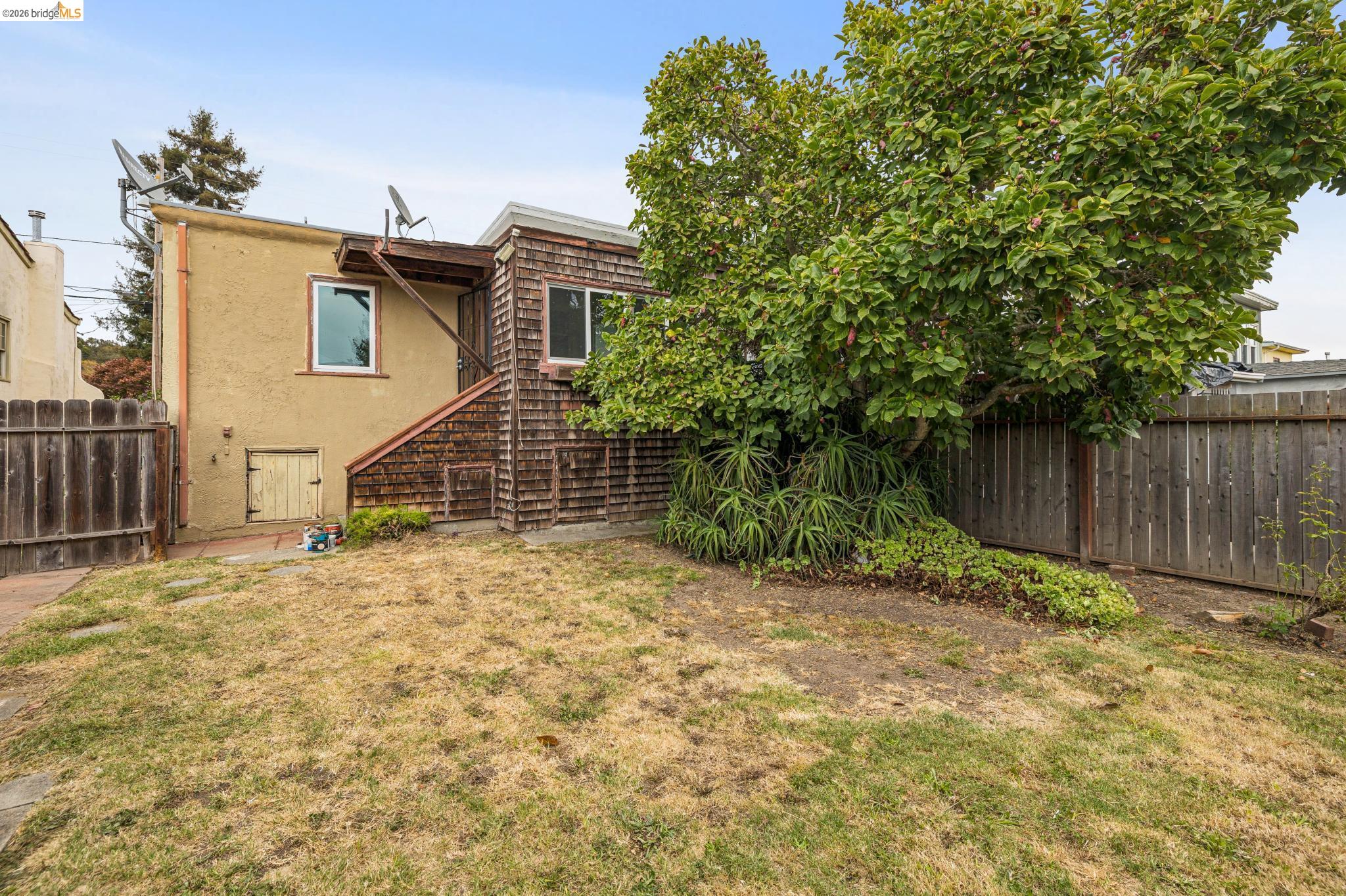 5621 Roberts Ave