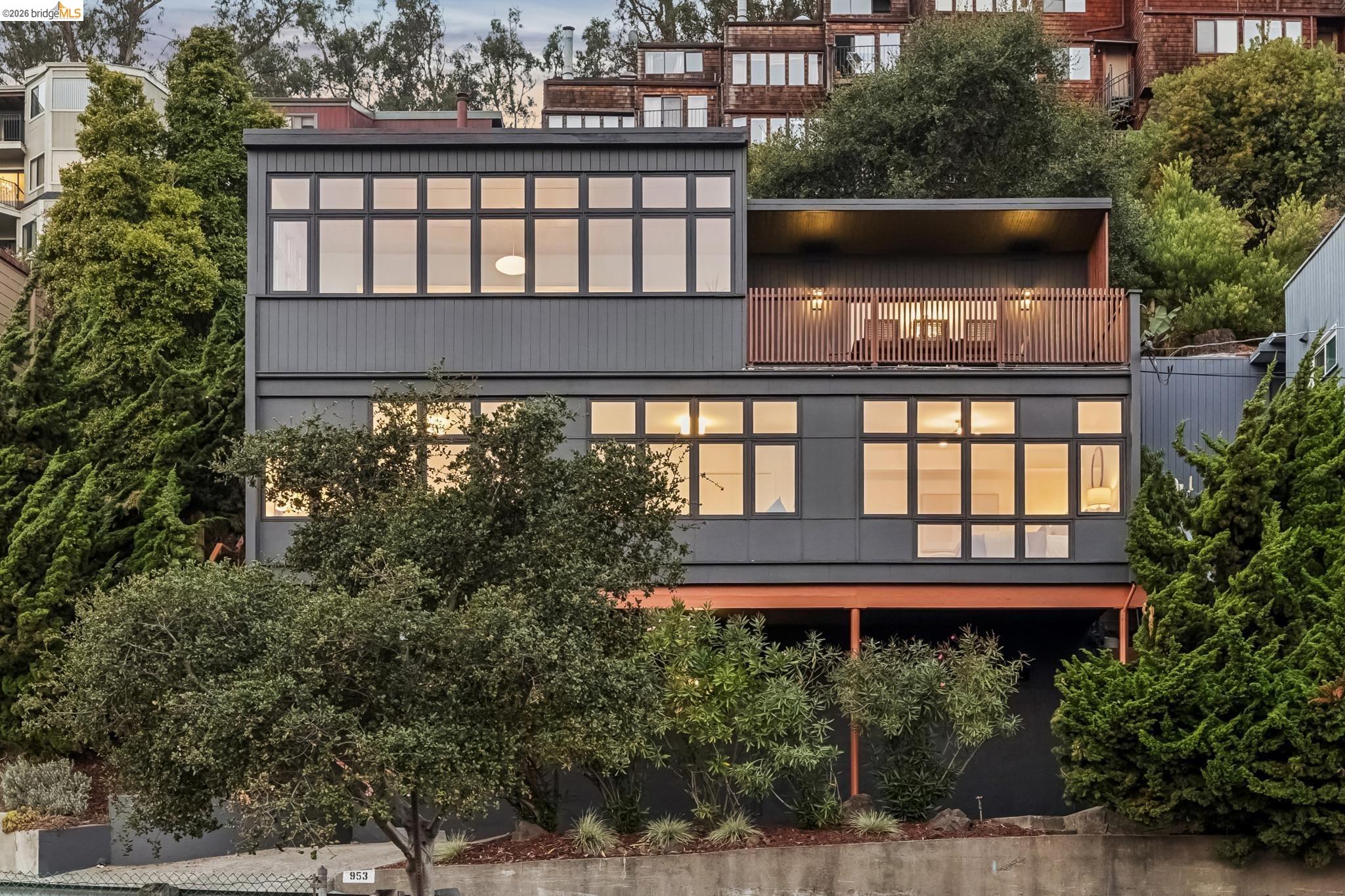 953 Hillside Ave