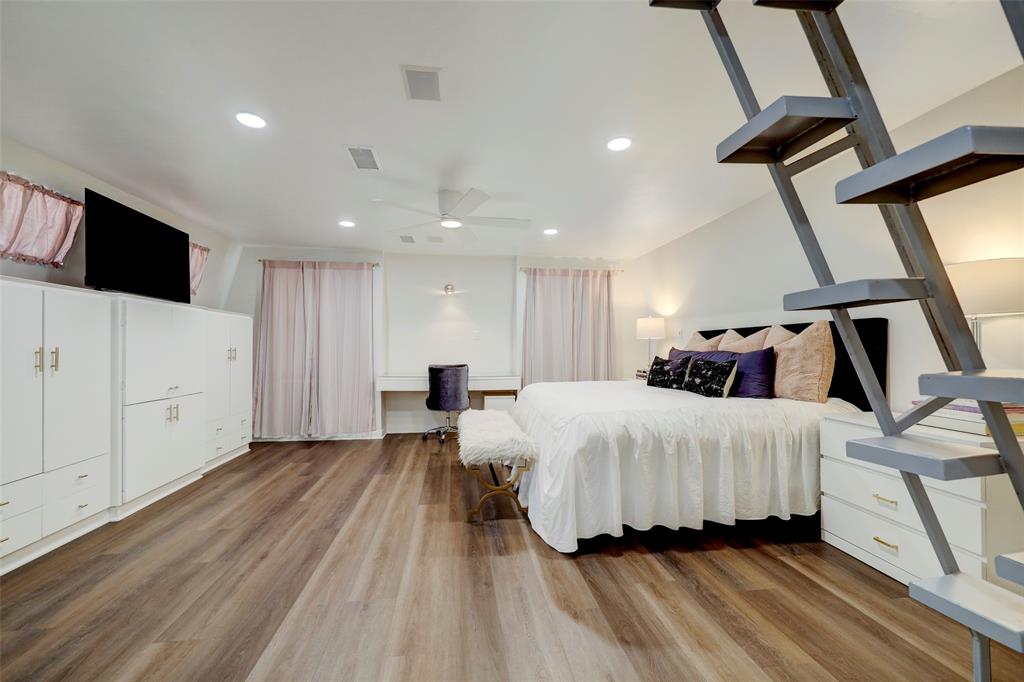 6112 Kirby Drive