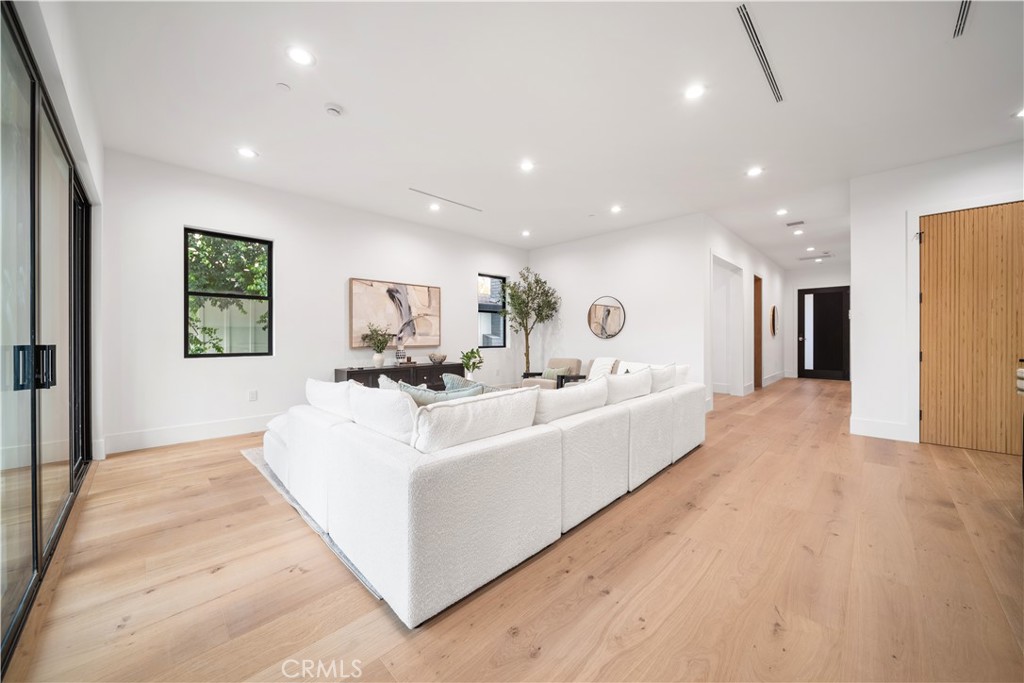 5623, 5625, 5627 Oso Ave