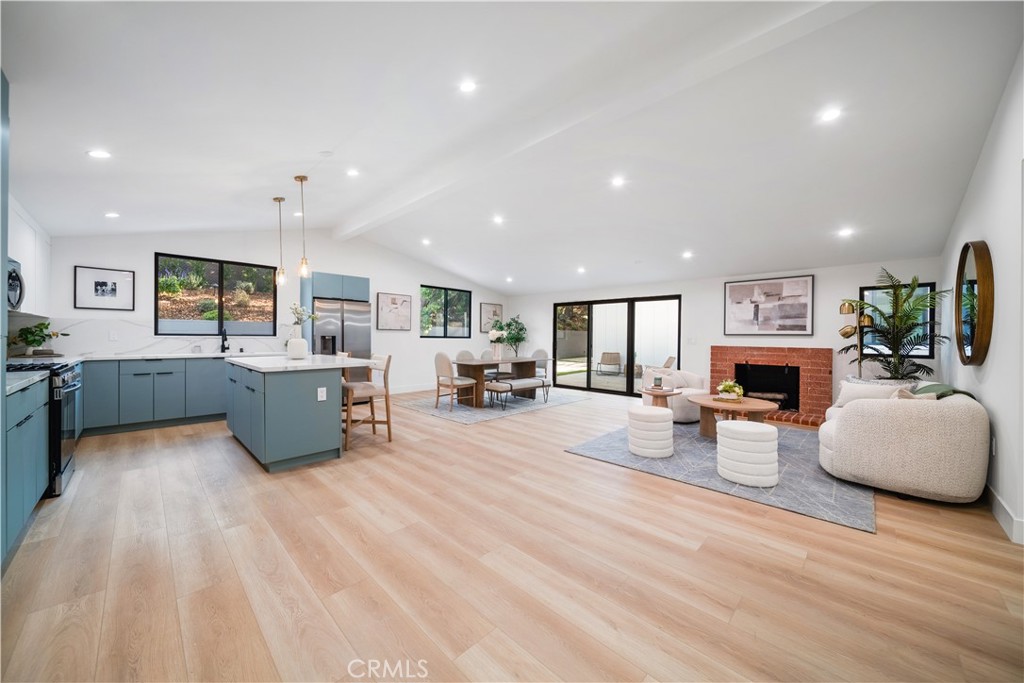 5623, 5625, 5627 Oso Ave