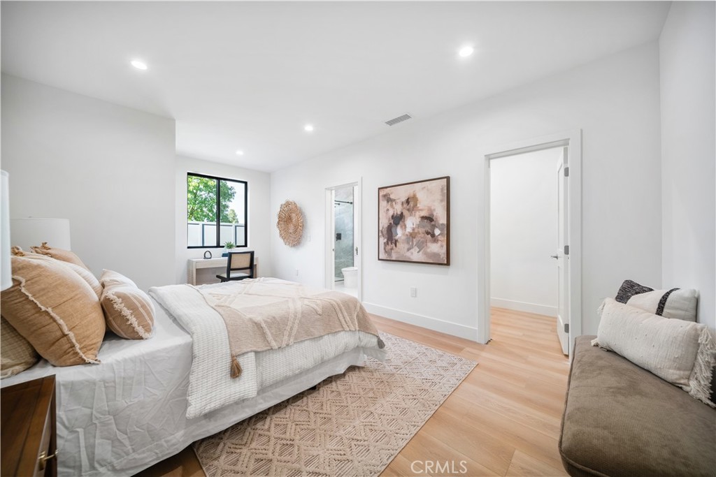 5623, 5625, 5627 Oso Ave