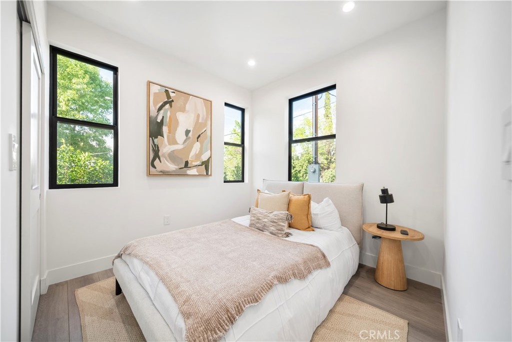 5623, 5625, 5627 Oso Ave