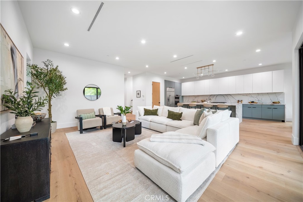 5623, 5625, 5627 Oso Ave