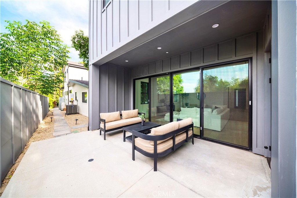 5623, 5625, 5627 Oso Ave