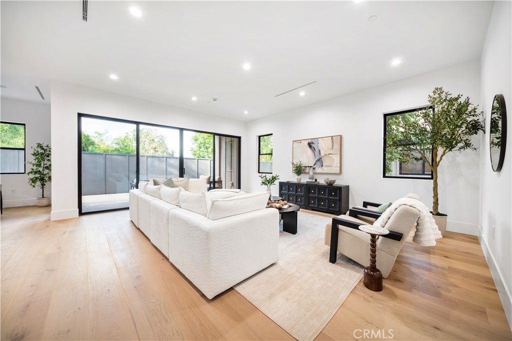 5623, 5625, 5627 Oso Ave