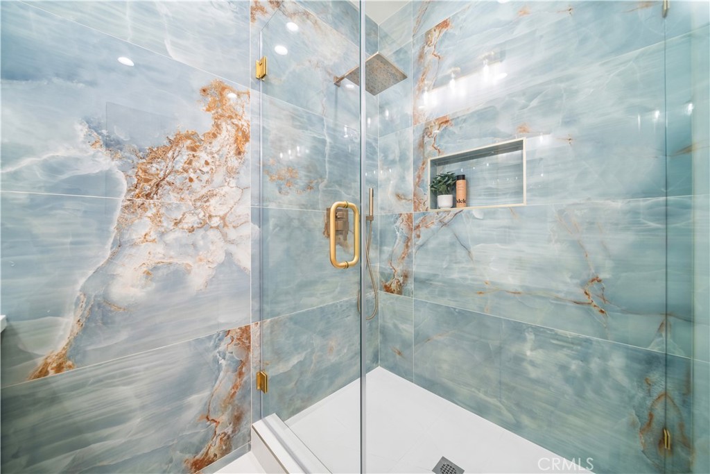 5623, 5625, 5627 Oso Ave