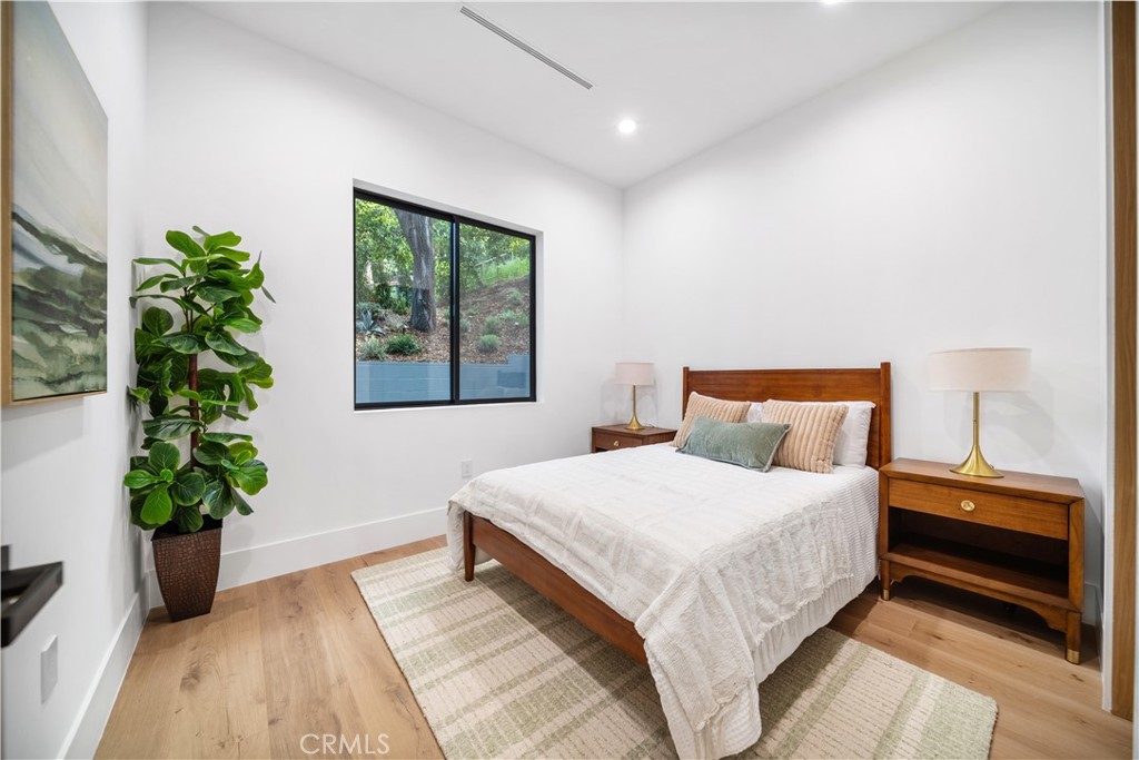 5623, 5625, 5627 Oso Ave