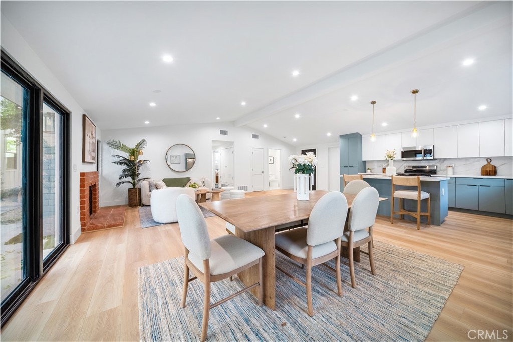 5623, 5625, 5627 Oso Ave