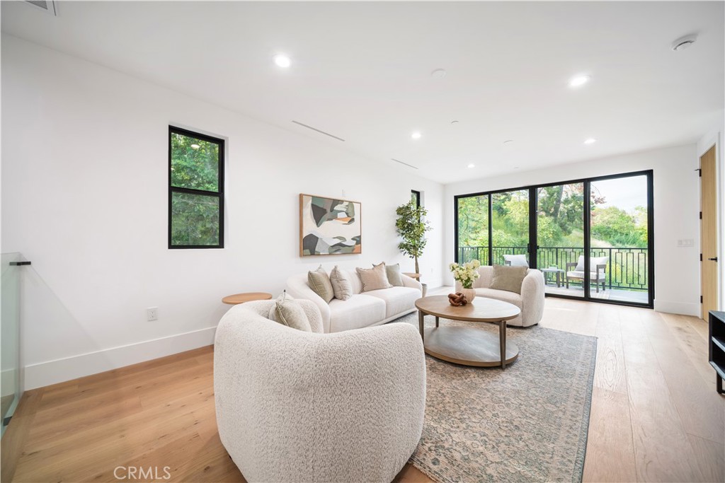 5623, 5625, 5627 Oso Ave