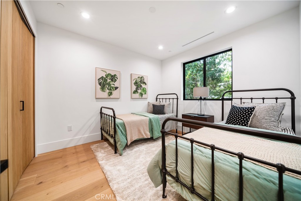 5623, 5625, 5627 Oso Ave