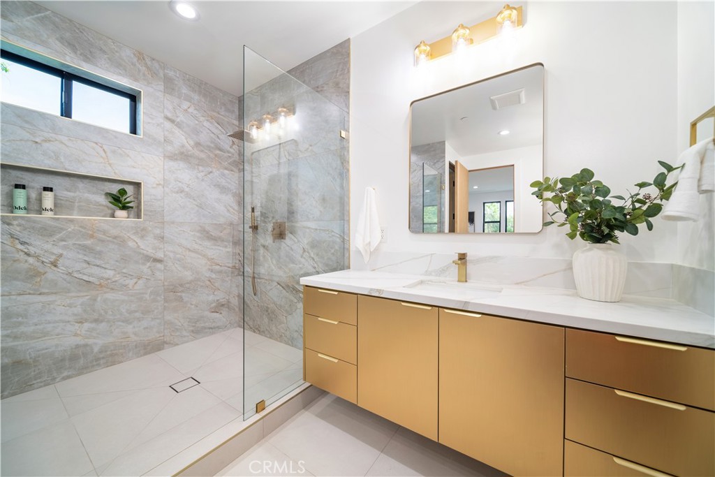 5623, 5625, 5627 Oso Ave