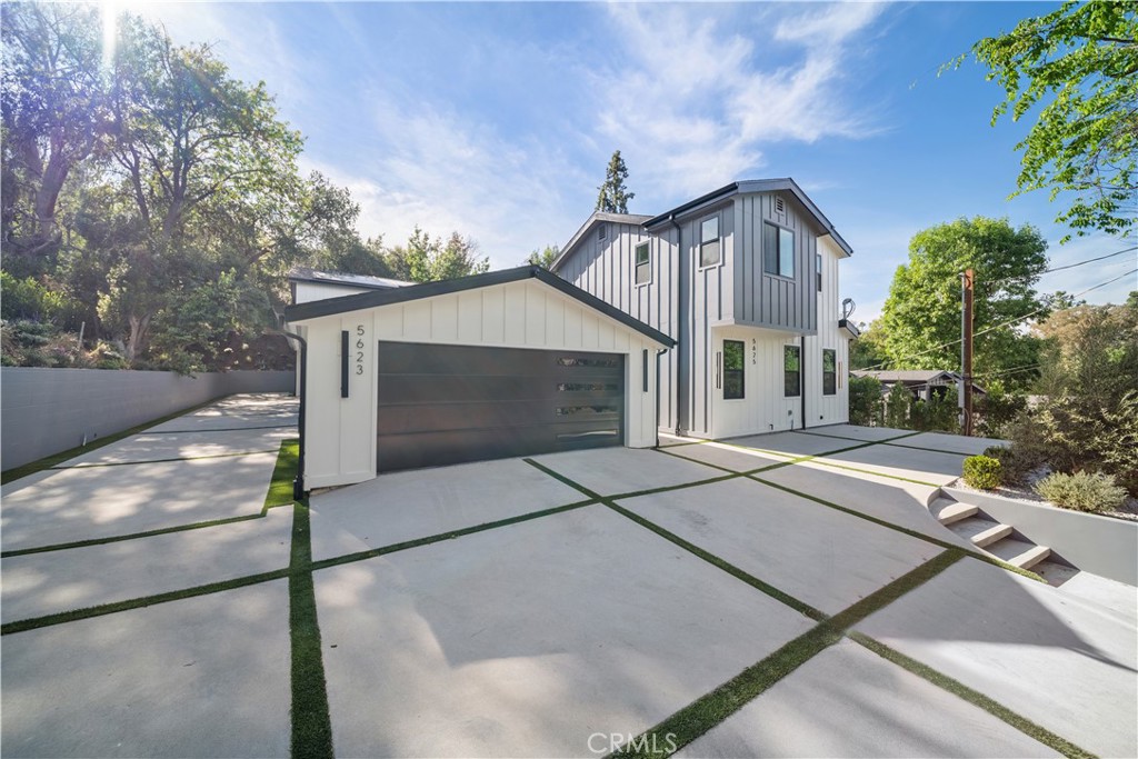 5623, 5625, 5627 Oso Ave