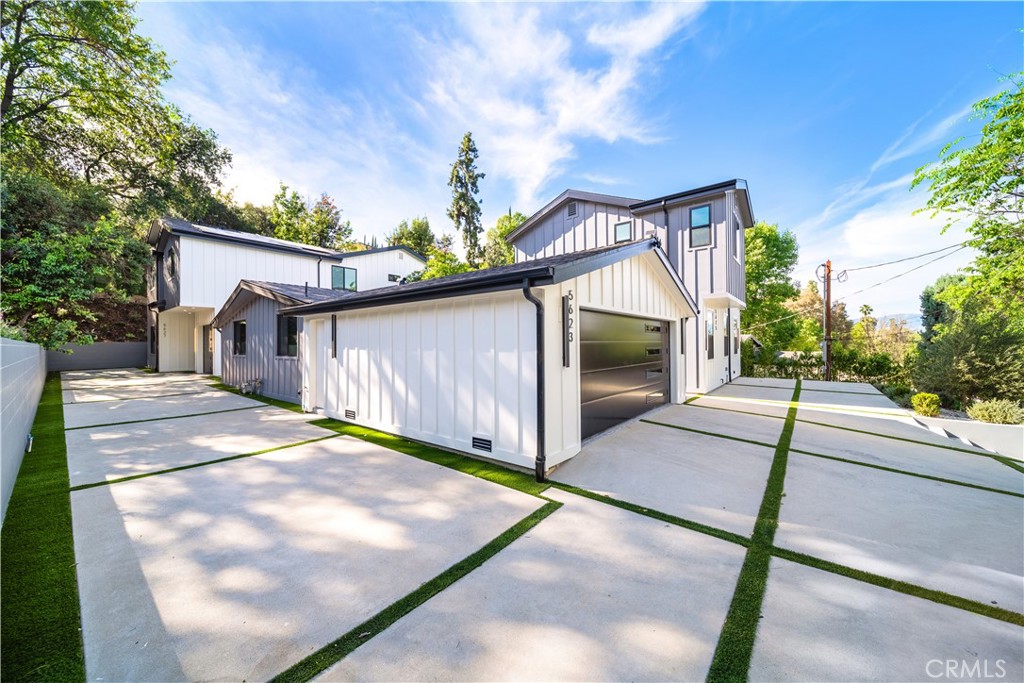 5623, 5625, 5627 Oso Ave