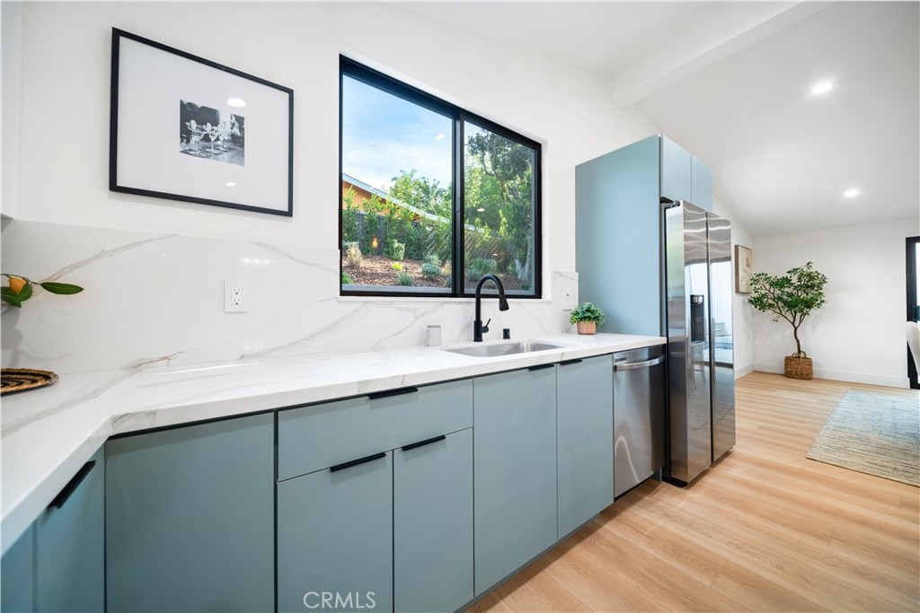 5623, 5625, 5627 Oso Ave