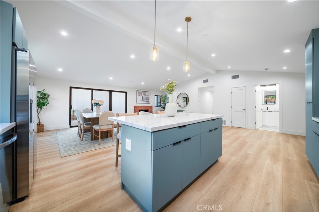 5623, 5625, 5627 Oso Ave