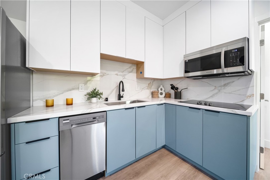 5623, 5625, 5627 Oso Ave