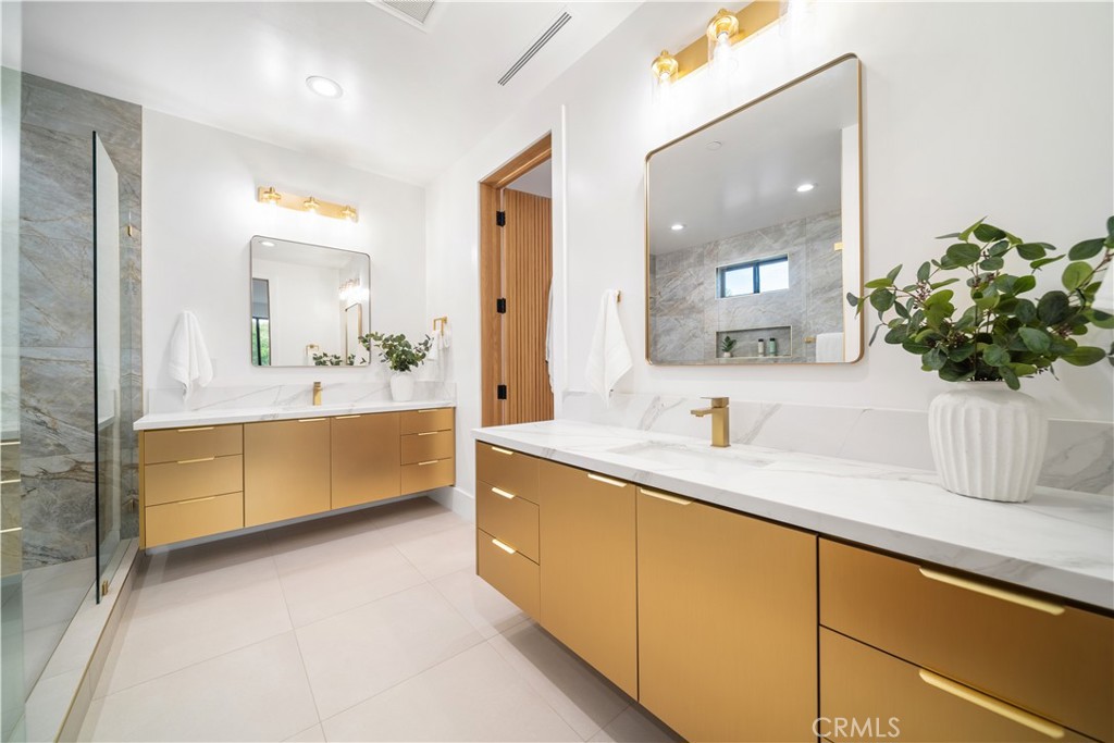 5623, 5625, 5627 Oso Ave