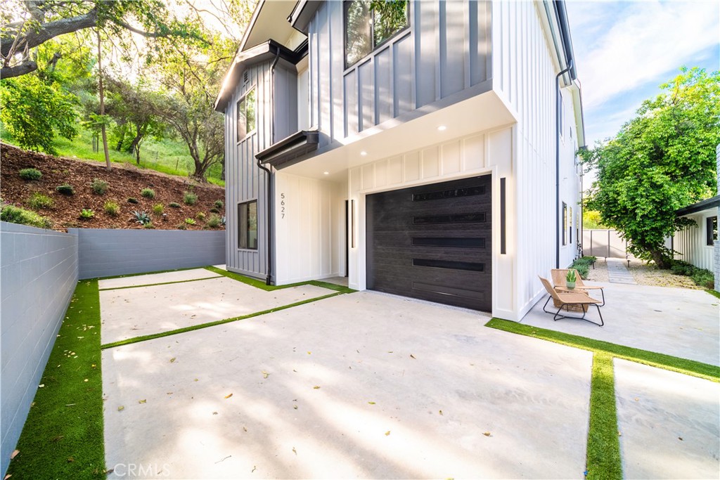 5623, 5625, 5627 Oso Ave