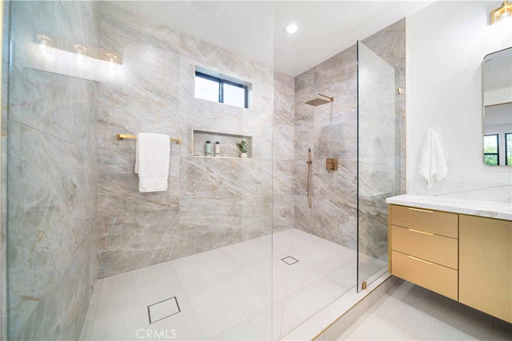 5623, 5625, 5627 Oso Ave