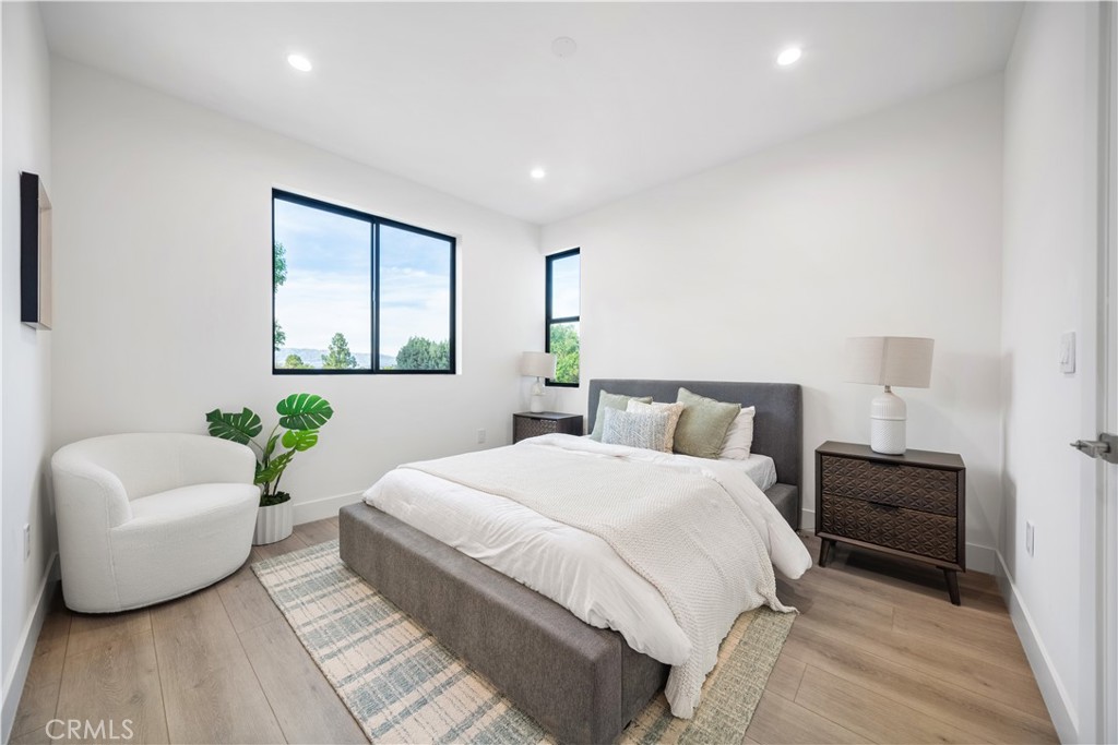 5623, 5625, 5627 Oso Ave