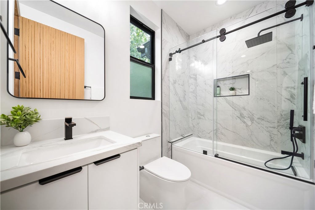 5623, 5625, 5627 Oso Ave