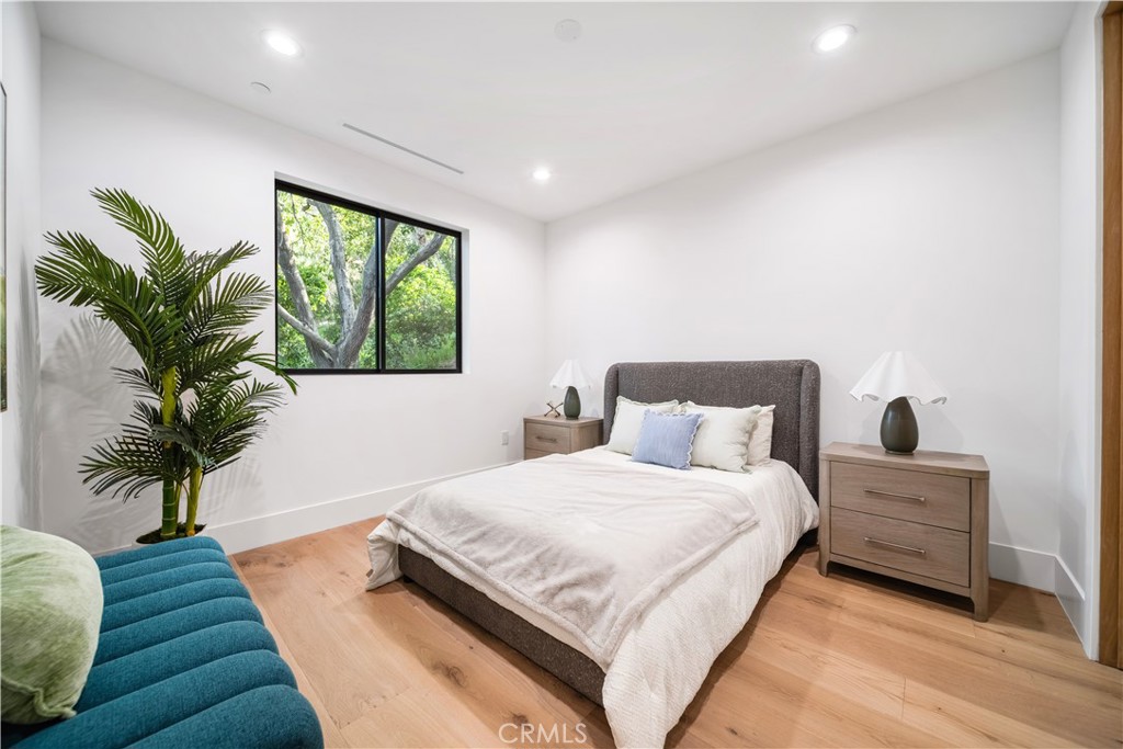 5623, 5625, 5627 Oso Ave