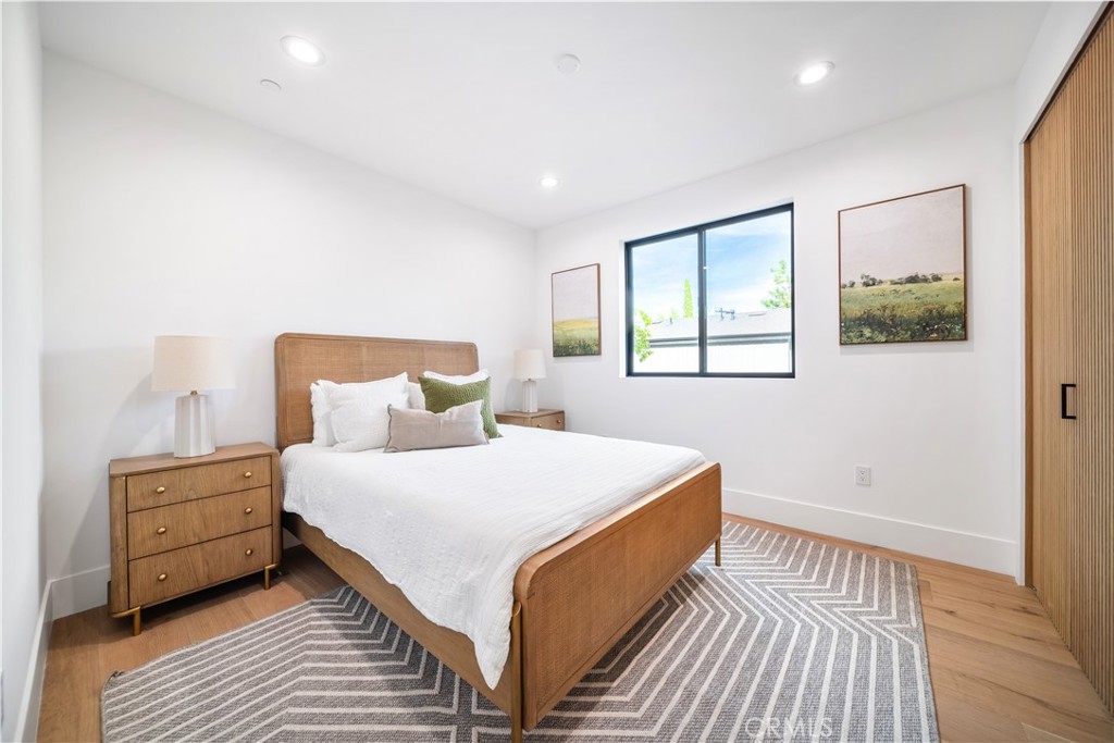 5623, 5625, 5627 Oso Ave