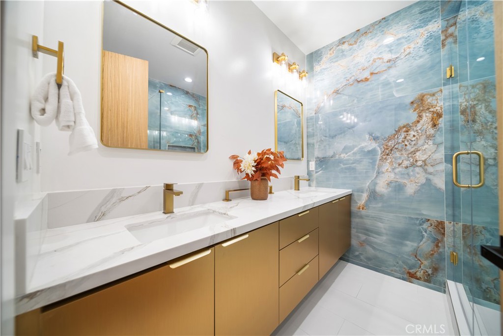 5623, 5625, 5627 Oso Ave