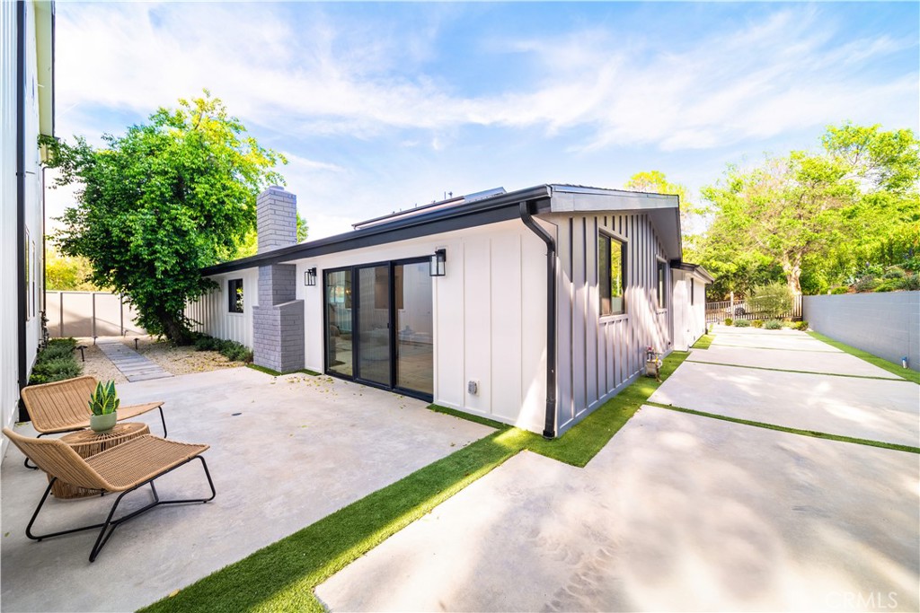 5623, 5625, 5627 Oso Ave