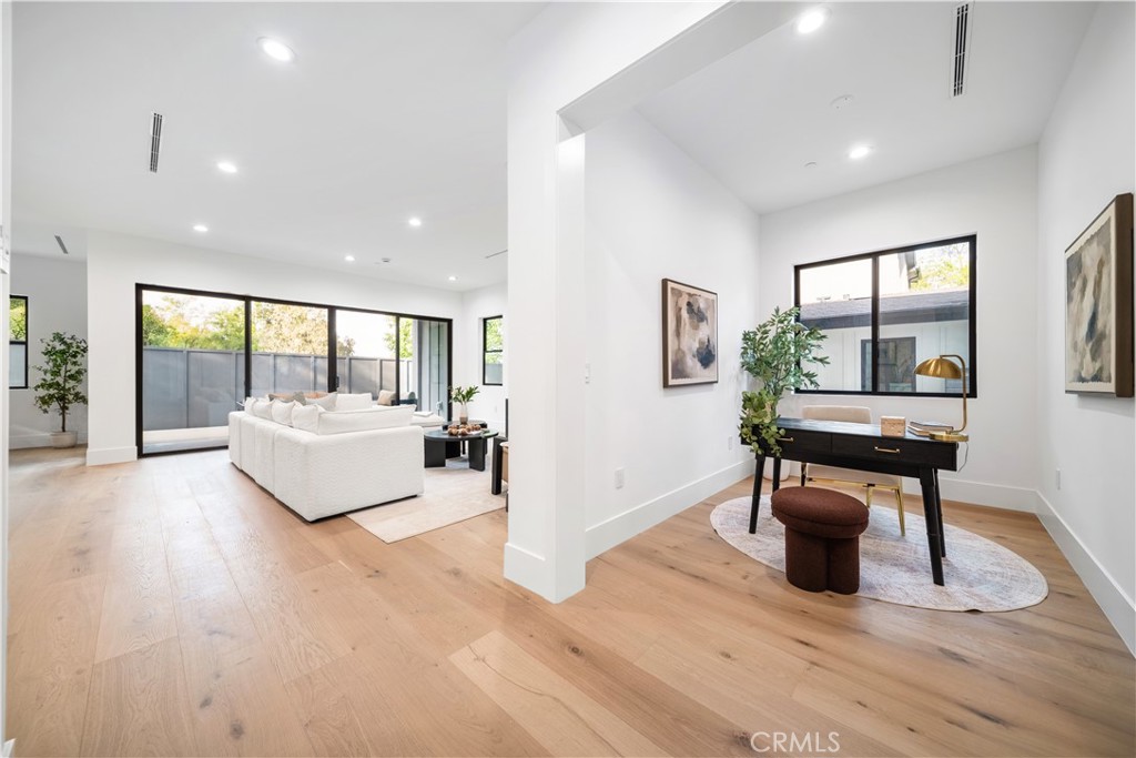 5623, 5625, 5627 Oso Ave